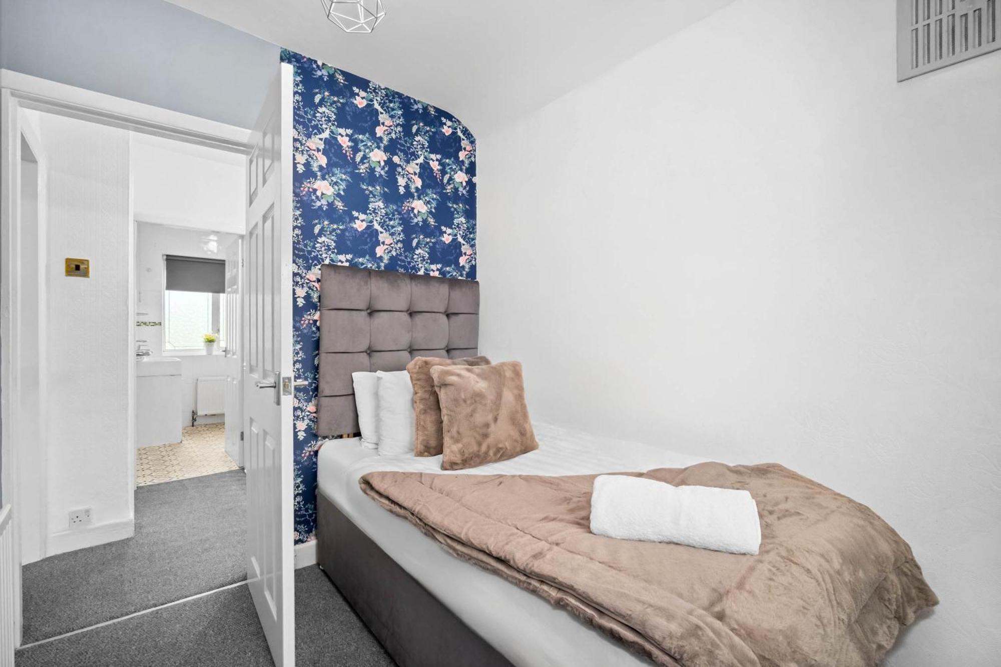 Stylish 3 Bedroom House - Parking - Garden - Great Barr - Netflix - Top Rated -121J Birmingham Extérieur photo